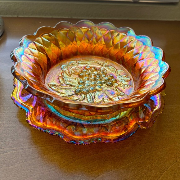 Carnival Glass Bowl in Marigold with Center Grape Pattern -  Vintage - Picture 8 of 8